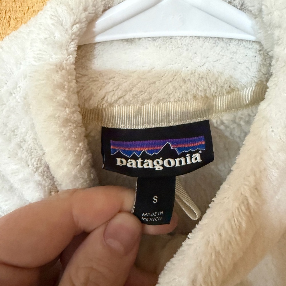 Women’s Patagonia Cream Fleece Jacket - Picture 3 of 5